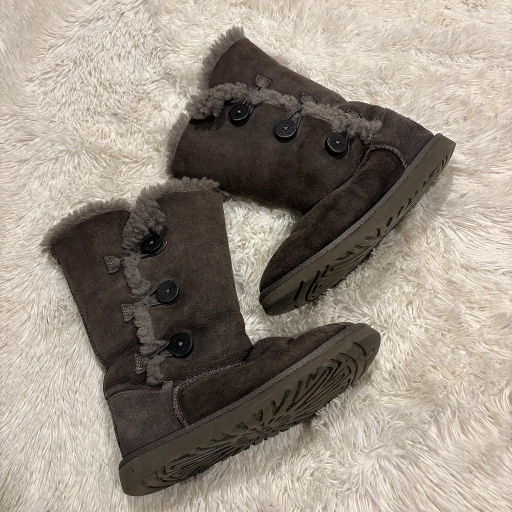 UGG Bailey Button Triplet Gray winter boots size 5